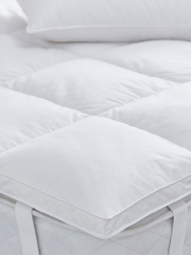 Silentnight White Platinum Hungarian Goose Down 100% Cotton Mattress Topper - Image 1 of 3