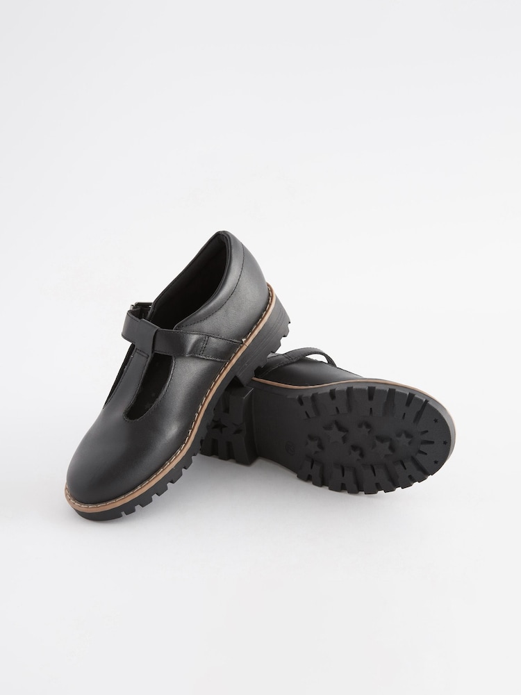 Schwarz - T-Steg-Schuhe aus Leder - Bild 1 von 6 Schwarz - T-Steg-Schuhe aus Leder - Bild 1 von 6