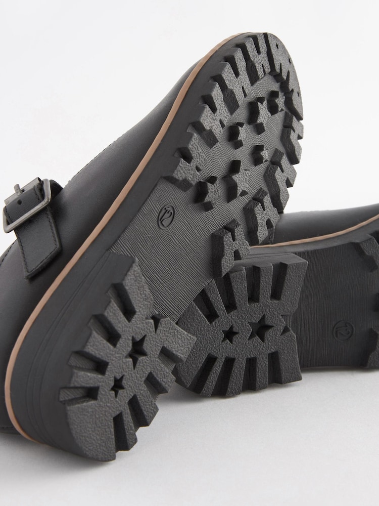 Schwarz - T-Steg-Schuhe aus Leder - Bild 6 von 6 Schwarz - T-Steg-Schuhe aus Leder - Bild 6 von 6
