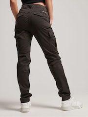 Schwarz - Schmale Cargohose aus Superdry-Baumwolle - Bild 2 von 6