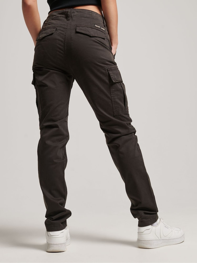 Schwarz - Schmale Cargohose aus Superdry-Baumwolle - Bild 2 von 6