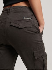 Schwarz - Schmale Cargohose aus Superdry-Baumwolle - Bild 5 von 6