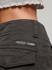 Schwarz - Schmale Cargohose aus Superdry-Baumwolle - Bild 6 von 6