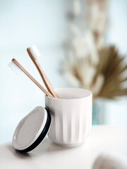 Villeroy & Boch White To Go & To Stay Small Mug With Lid - Image 1 of 3