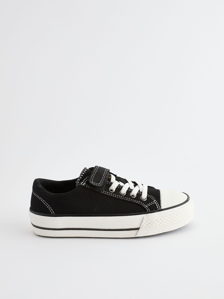 Schwarz - Turnschuhe mit elastischen Schnürsenkeln und einzelnem Riemen - Bild 1 von 4 Schwarz - Turnschuhe mit elastischen Schnürsenkeln und einzelnem Riemen - Bild 1 von 4