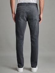 Выбеленные трикотажные джинсы зауженного кроя Reiss Robin - Изображение 4 из 6