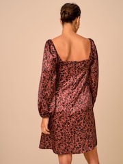 Rot - Satin-Minikleid mit Karree-Ausschnitt - Bild 2 von 5