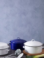 Essentials by Premier Blue Round Self Basting Roaster - Image 2 of 4