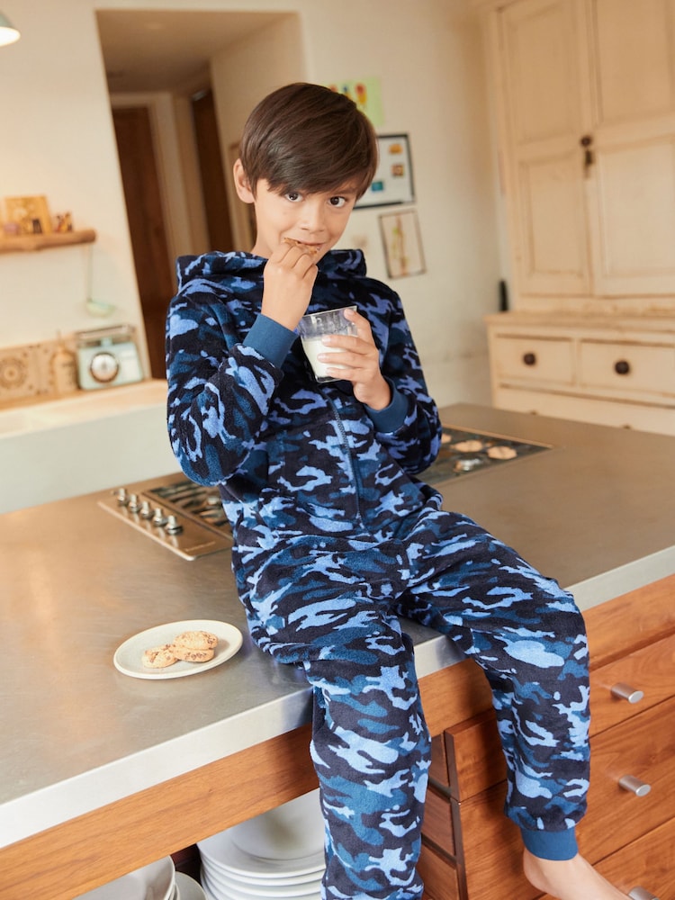 Blau mit Camouflagemuster - Fleece-Einteiler (3–16 J.) - Bild 1 von 5 Blau mit Camouflagemuster - Fleece-Einteiler (3–16 J.) - Bild 1 von 5