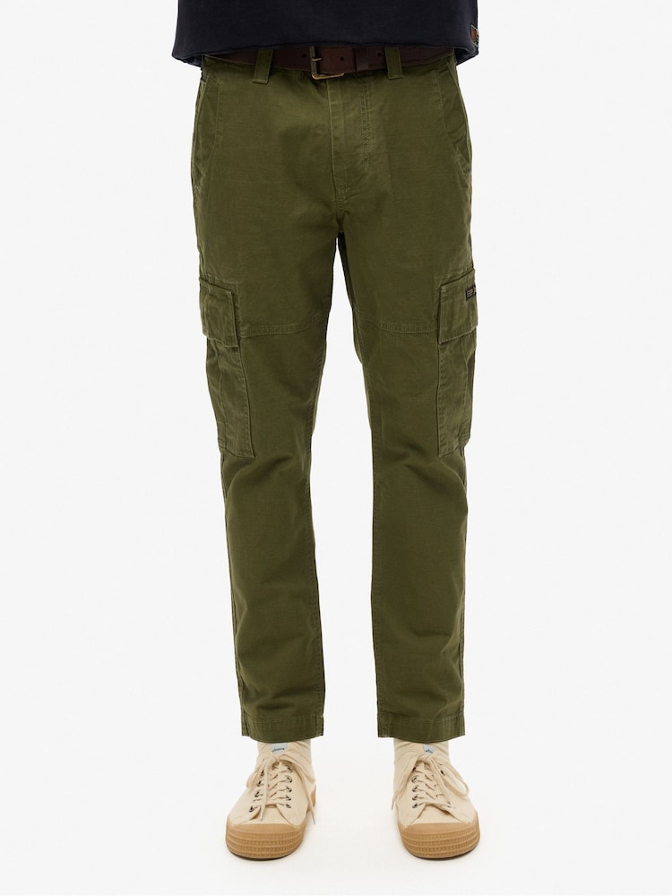 Verde - Pantalones utilitarios cargo de algodón Core de Superdry - Imagen 2 de 5 Verde - Pantalones utilitarios cargo de algodón Core de Superdry - Imagen 2 de 5