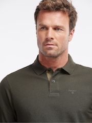 Groen - Barbour® 100% katoenen onmisbaar sport-poloshirt met lange mouwen - Image 5 of 8