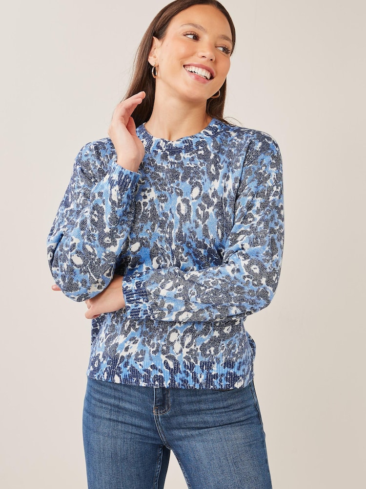 Blau mit Animal Print - Bequemer Rundhalspullover - Bild 1 von 4 Blau mit Animal Print - Bequemer Rundhalspullover - Bild 1 von 4