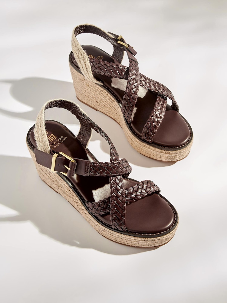 Schokoladenbraun - Forever Comfort® Schuhe mit Keilabsatz und geflochtenen Riemen - Bild 1 von 5 Schokoladenbraun - Forever Comfort® Schuhe mit Keilabsatz und geflochtenen Riemen - Bild 1 von 5