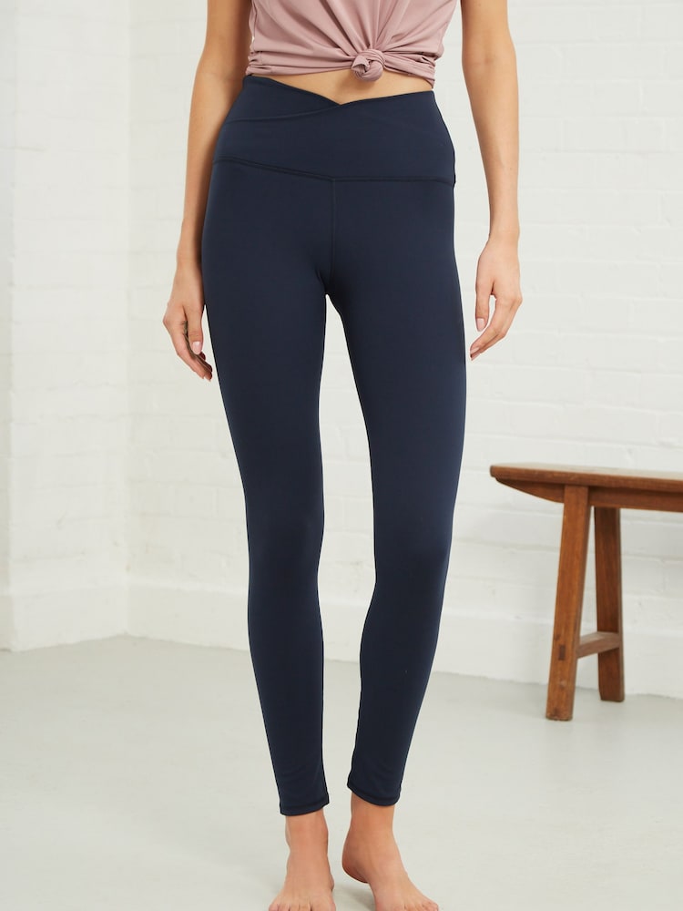 Marineblau, Wickeldesign an der Taille - Balance Yoga-Leggings mit Wickeldesign - Bild 1 von 5 Marineblau, Wickeldesign an der Taille - Balance Yoga-Leggings mit Wickeldesign - Bild 1 von 5