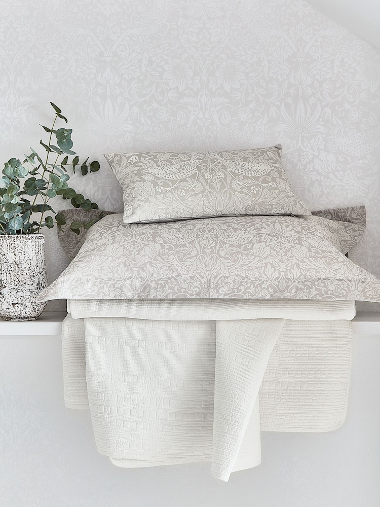 Morris & Co. Pebble Grey Pure Strawberry Thief Jacquard Duvet Cover - Image 4 of 4