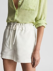 Reiss White Macey Linen Pull On Shorts - Image 4 of 5