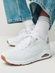 Baumwollweiß - Skechers – Uno – Standard-Fit-Turnschuhe in Schwarz und Gold für Damen - Bild 1 von 7