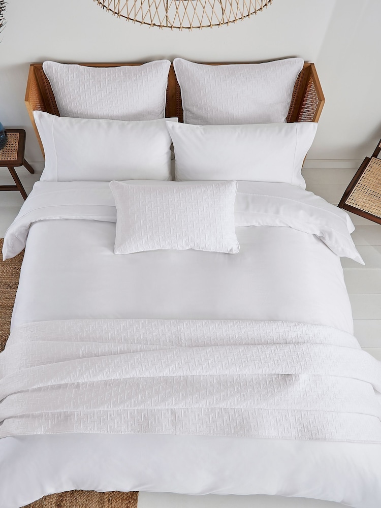 Ted Baker White T Quilted Polysatin Bedspread - Image 4 of 4 Ted Baker White T Quilted Polysatin Bedspread - Image 4 of 4