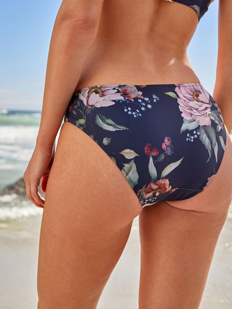Bikini Bottoms - Image 2 of 5 Bikini Bottoms - Image 2 of 5