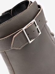 Braun - Forever Comfort® Geschnürte Lederstiefeletten mit Schnalle - Bild 4 von 4