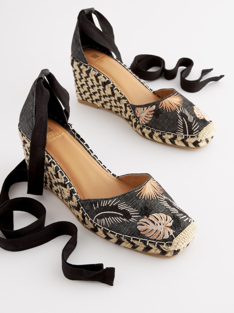 Schwarz - Forever Comfort® Schuhe mit Keilabsatz, eckiger Vorderpartie und Wickeldesign - Bild 2 von 6