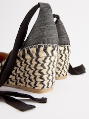 Schwarz - Forever Comfort® Schuhe mit Keilabsatz, eckiger Vorderpartie und Wickeldesign - Bild 6 von 6
