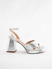 srebrna (barva); srebro - Sandali s platformo Forever Comfort® - Slika 6 iz 9