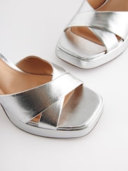srebrna (barva); srebro - Sandali s platformo Forever Comfort® - Slika 7 iz 9