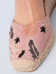 Hellpink - Forever Comfort® Schuhe mit Keilabsatz, eckiger Vorderpartie und Wickeldesign - Bild 3 von 8
