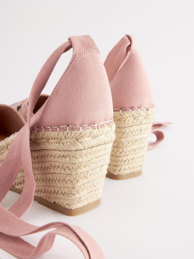 Hellpink - Forever Comfort® Schuhe mit Keilabsatz, eckiger Vorderpartie und Wickeldesign - Bild 8 von 8 Hellpink - Forever Comfort® Schuhe mit Keilabsatz, eckiger Vorderpartie und Wickeldesign - Bild 8 von 8