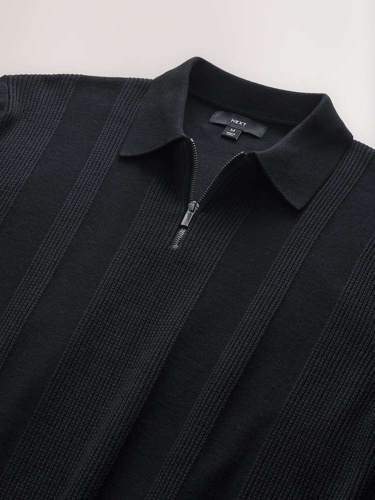 Schwarz - Poloshirt mit Viertelreißverschluss aus strukturiertem Strick mit hohem Baumwollanteil in normaler Passform - Bild 6 von 6 Schwarz - Poloshirt mit Viertelreißverschluss aus strukturiertem Strick mit hohem Baumwollanteil in normaler Passform - Bild 6 von 6