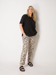 Live Unlimited Live Unlimited Curve Mono Tapered Hose in Schwarz mit Print - Bild 1 von 4