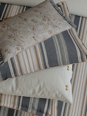 Bedeck of Belfast Oscar Cushion - صورة 1 من 4