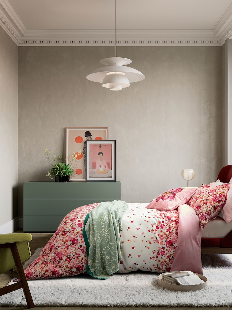 وسادة مزيّنة بزهور مضغوطة بتصميم Ted Baker - صورة 3 من 3