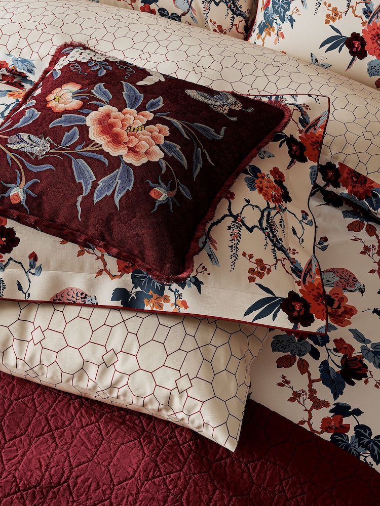 V&A Blue and Red Chinoiserie Charm Standard 100% Cotton Pillowcase Pair - Image 4 of 4