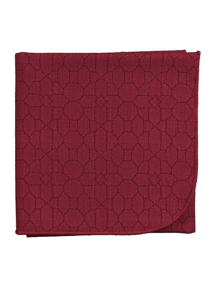 V&A Blue Red Chinoiserie Charm 100% Cotton Throw - Image 4 of 4 V&A Blue Red Chinoiserie Charm 100% Cotton Throw - Image 4 of 4