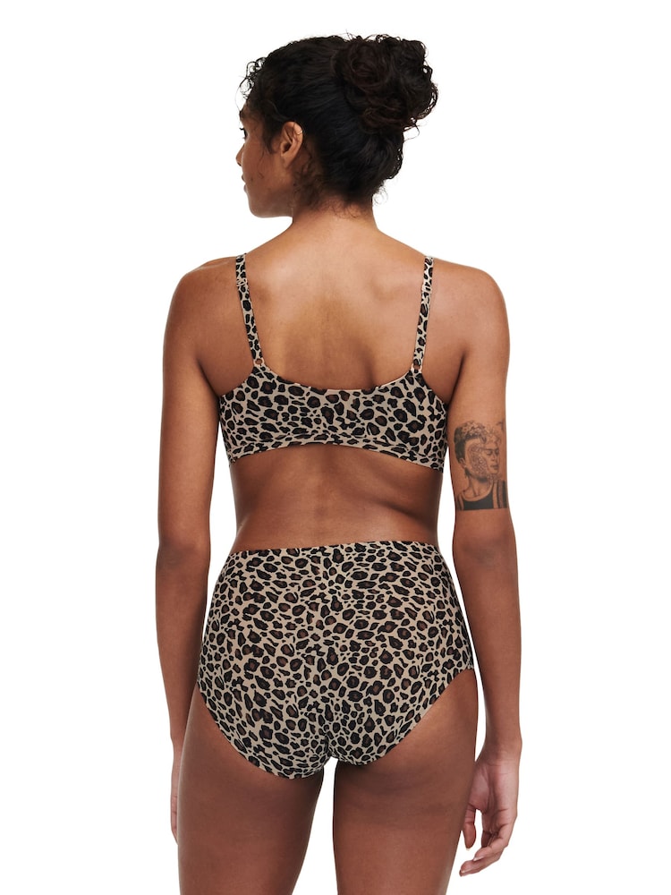 Chantelle Soft Stretch Seamless Padded Bralette Bra - Image 3 of 5