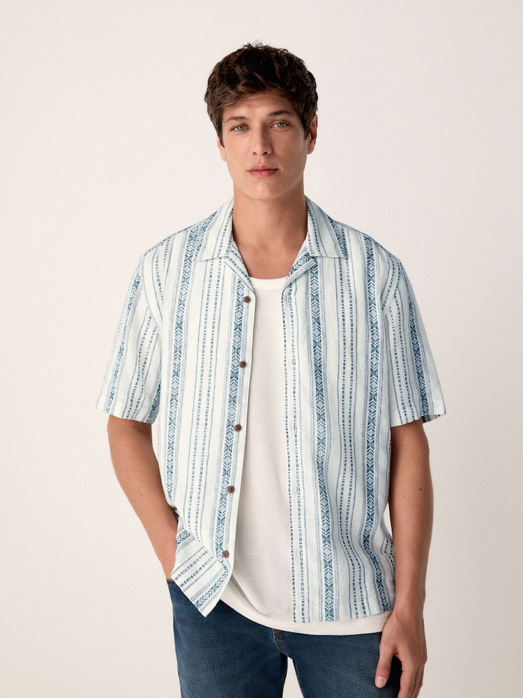 Blau/Weiß - Kurzarm-Shirt mit strukturiertem Streifenmuster - Bild 1 von 8 Blau/Weiß - Kurzarm-Shirt mit strukturiertem Streifenmuster - Bild 1 von 8