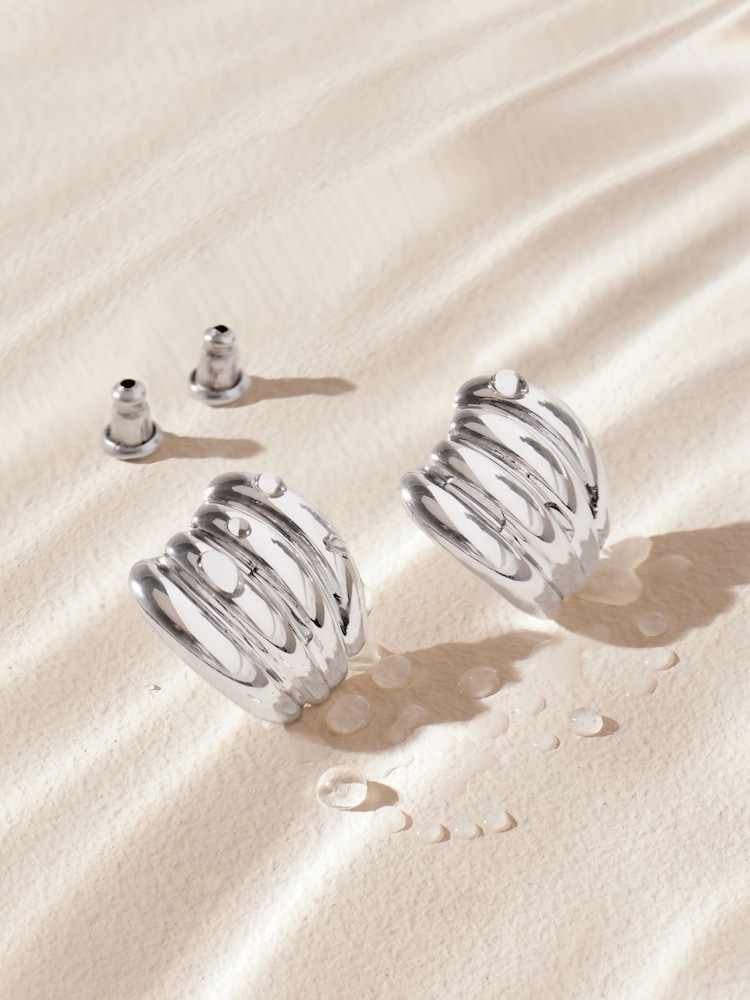 Tonalité argentée - Boucles d'oreilles en acier inoxydable à arête courbe - Image 5 of 10
