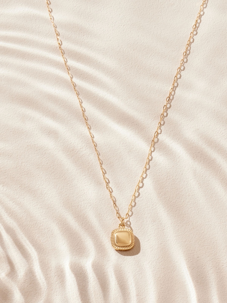 Tono dorado - Collar con colgante cuadrado de acero inoxidable - Imagen 1 de 4 Tono dorado - Collar con colgante cuadrado de acero inoxidable - Imagen 1 de 4