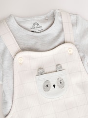 Panda gris - Baby Jersey Dungaree and Bodysuit Set (0mths-2yrs) - Imagen 9 de 14