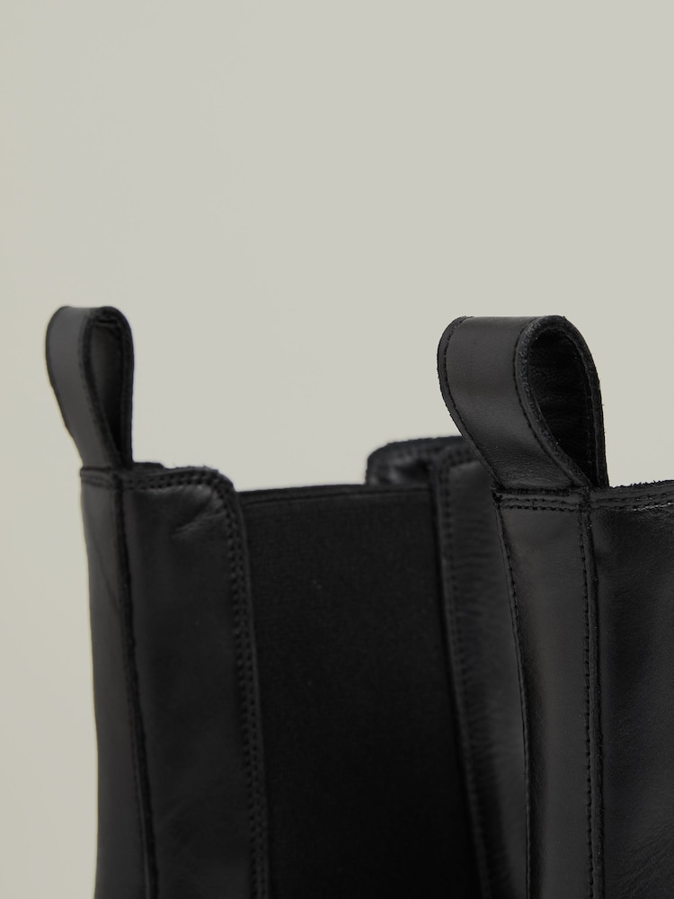 Reiss Black Theresa Leather Cleated Sole Chelsea Boots - Image 4 of 5