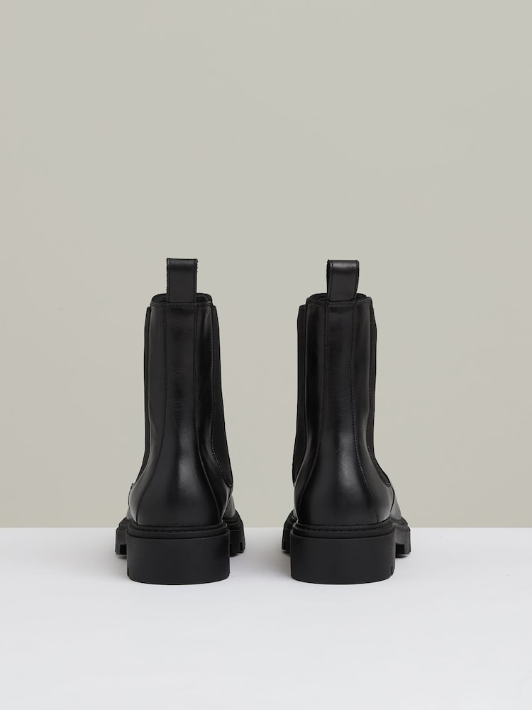 Reiss Black Theresa Leather Cleated Sole Chelsea Boots - Image 5 of 5