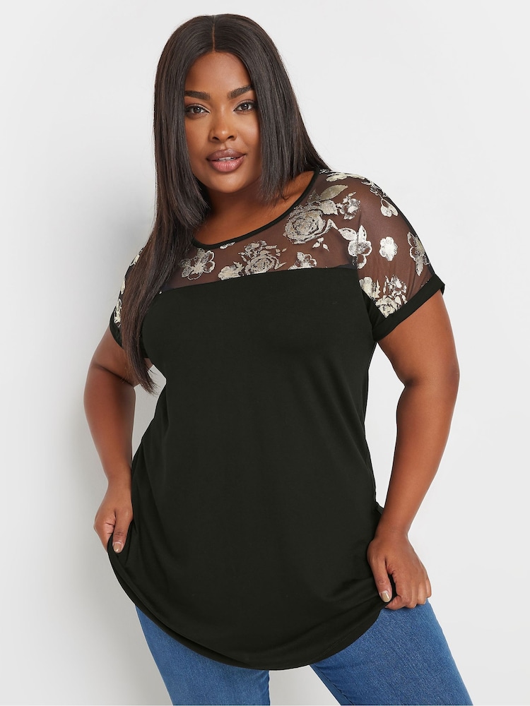 Yours Curve Top mit Folienprint - Bild 1 von 5 Yours Curve Top mit Folienprint - Bild 1 von 5