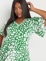 Yours Curve Green Spot Print Swing Top - Image 4 of 5