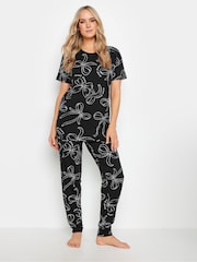 أسود - طقم بيجامة من القطن 100% مزيّنة بطبعة فيونكات مع شعار "Sweet Dreams" من Long Tall Sally - صورة 1 من 5