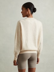 Reiss Neutral Misha 100% Brushed Cashmere Crew Neck Jumper - Image 4 of 6