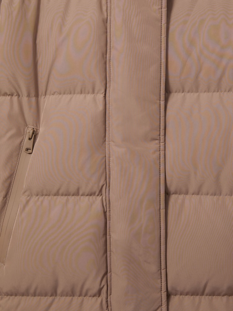 Abrigo largo y acolchado con capucha Dalby de Reiss - Imagen 9 de 9 Abrigo largo y acolchado con capucha Dalby de Reiss - Imagen 9 de 9