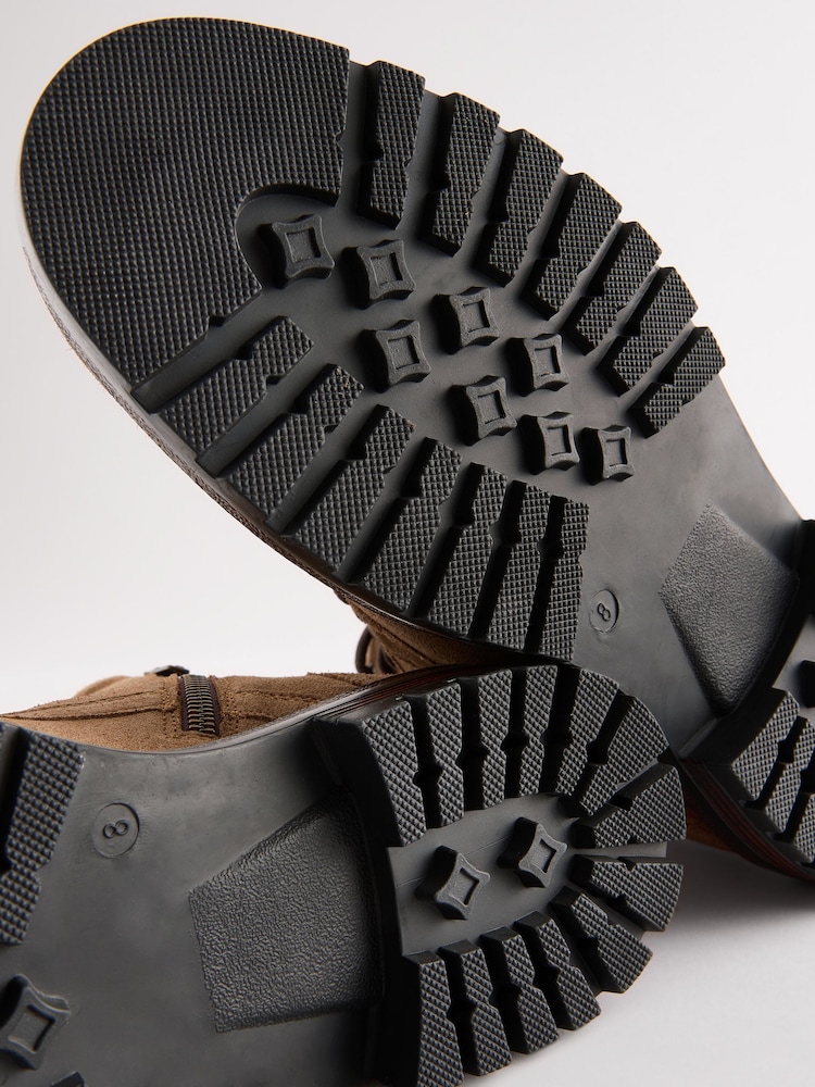 Braun - Wildlederstiefel mit Zehenkappe und Stollensohle - Bild 6 von 6 Braun - Wildlederstiefel mit Zehenkappe und Stollensohle - Bild 6 von 6
