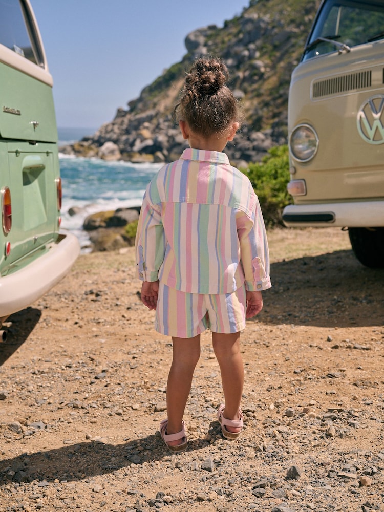 Regenbogenfarben - Set aus bedrucktem Shacket und Shorts aus 100 % Baumwolle mit Print (3M.–7J.) - Bild 2 von 11 Regenbogenfarben - Set aus bedrucktem Shacket und Shorts aus 100 % Baumwolle mit Print (3M.–7J.) - Bild 2 von 11